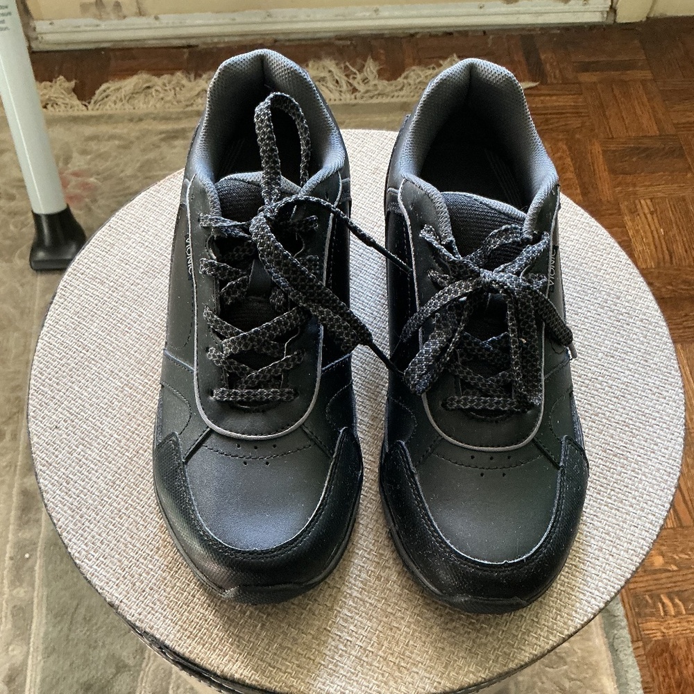 Ladies Vionic shoes.